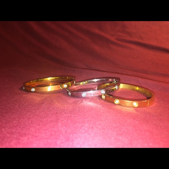 Bracelets - Picture 1 of 3